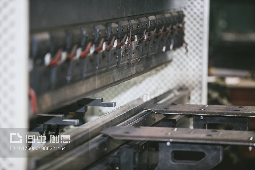 工厂制造金属结构的车床设备Lathe equipment in the factory manufacturing metal structures